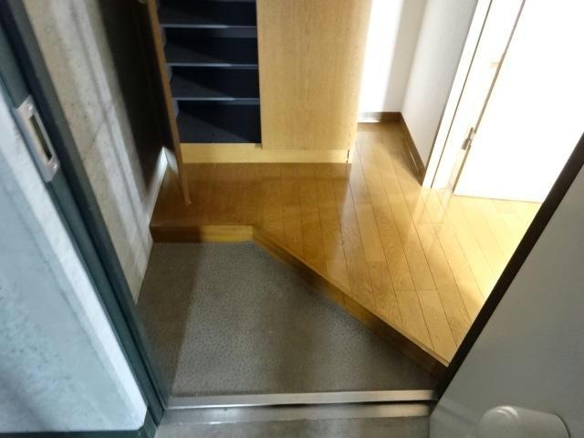 レジデンスマンワⅣの玄関