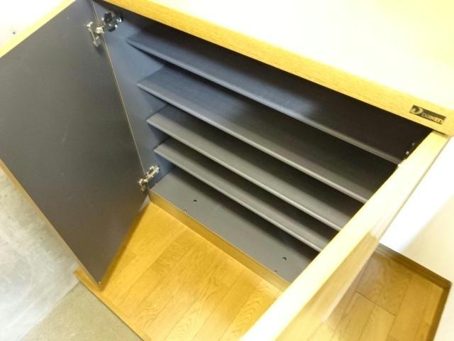 レジデンスマンワⅣの玄関