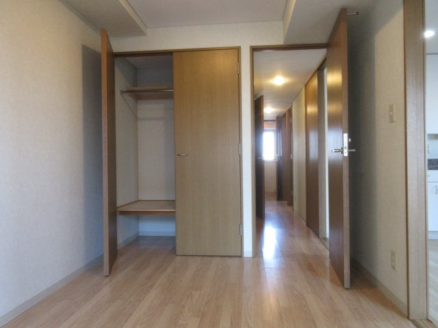 サルイオビヒロの洋室