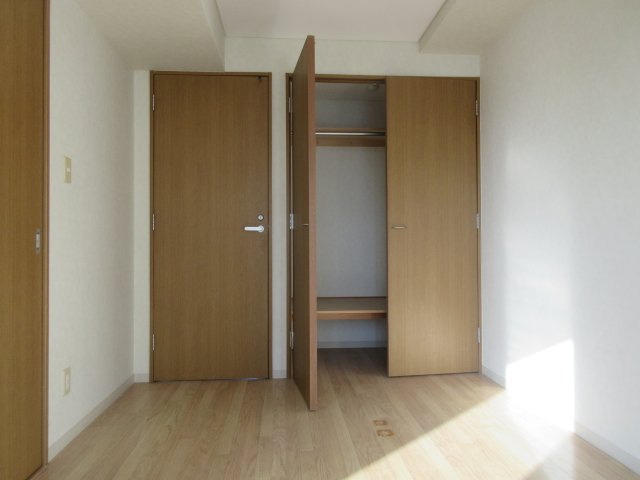 サルイオビヒロの洋室