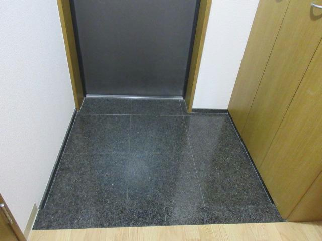 サルイオビヒロの玄関