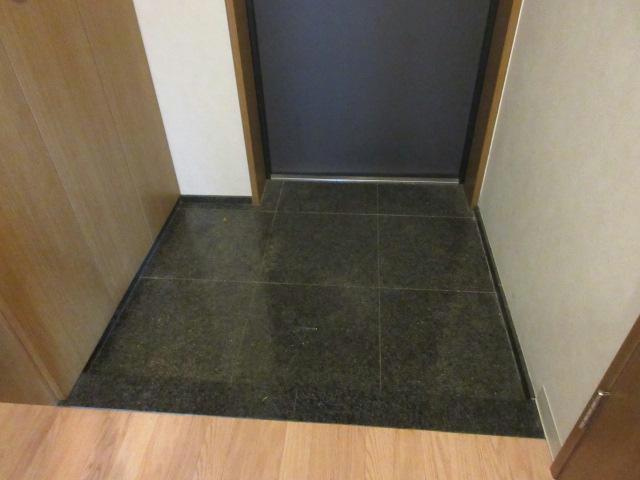 サルイオビヒロの玄関