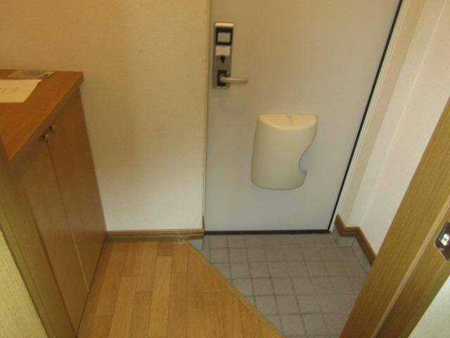 ラ・ポレール陸Bの玄関