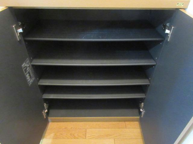 ラ・ポレール陸Bの収納