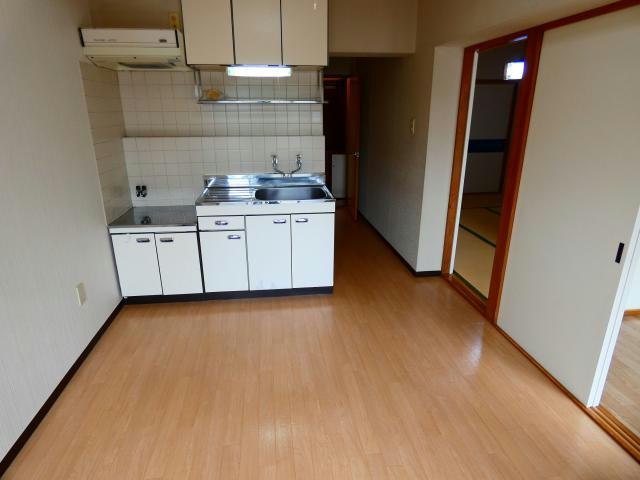 メゾンドール明星の居間・リビング