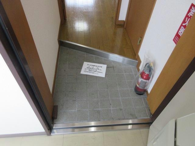 第2恒陽マンションの玄関