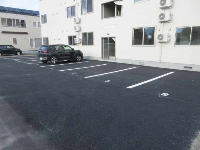 グラシアス緑ヶ丘の駐車場