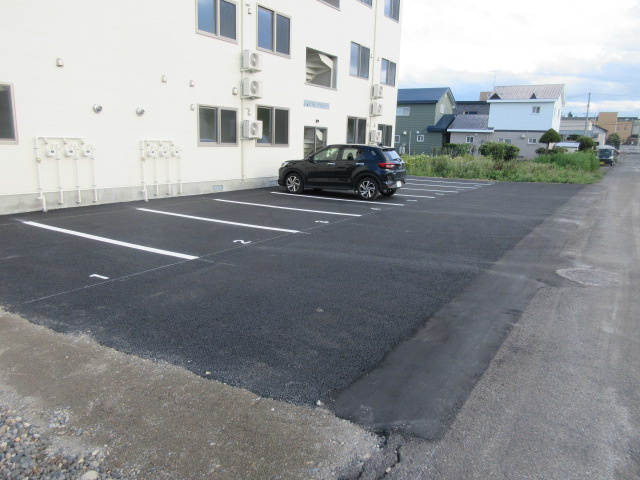 グラシアス緑ヶ丘の駐車場