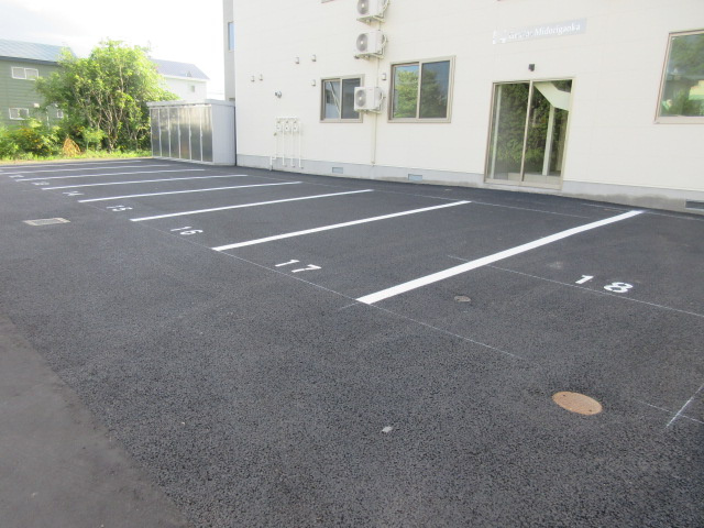 グラシアス緑ヶ丘の駐車場