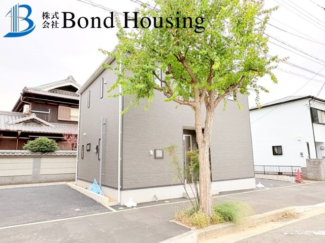 LDKは広々18.6帖・陽当り良好　西区大沢1丁目　全4棟　4号棟の前面道路含む現地写真