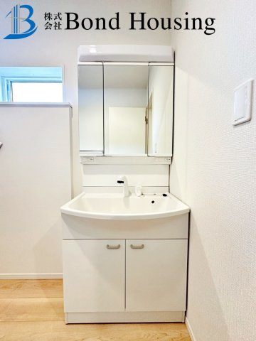 LDK15.7帖・駐車2台可　西区大沢1丁目　全4棟　3号棟の独立洗面台