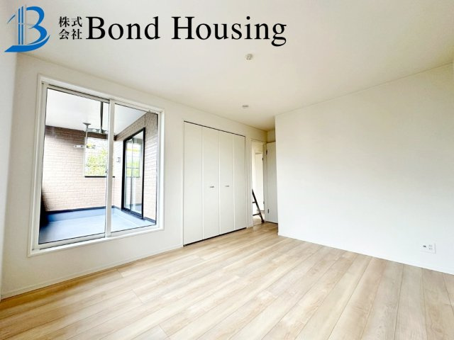 LDK15.7帖・駐車2台可　西区大沢1丁目　全4棟　3号棟の洋室