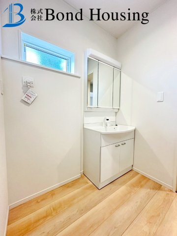 LDK15.7帖・駐車2台可　西区大沢1丁目　全4棟　3号棟の独立洗面台
