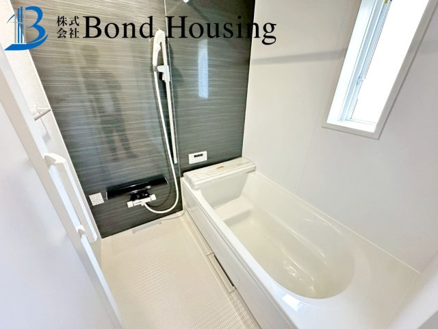 LDK15.7帖・駐車2台可　西区大沢1丁目　全4棟　3号棟の浴室