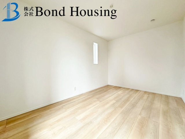 駐車スペース2台可・人気の間取り　西区大沢1丁目　全4棟　1号棟の洋室