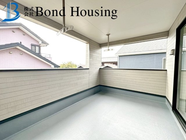 駐車スペース2台可・人気の間取り　西区大沢1丁目　全4棟　1号棟のバルコニー