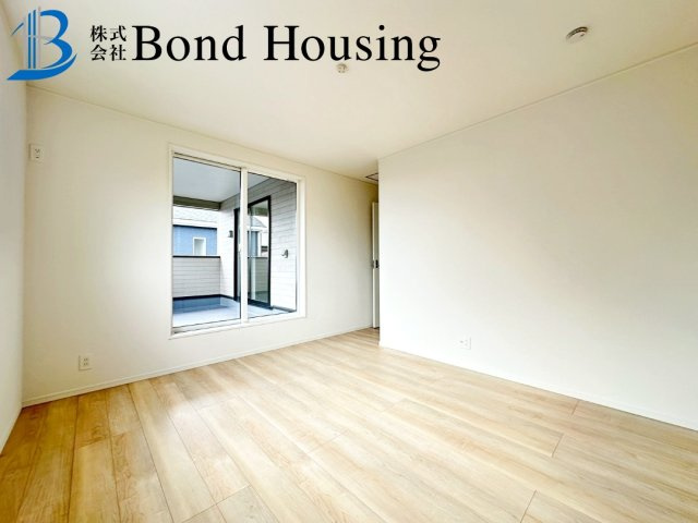 駐車スペース2台可・人気の間取り　西区大沢1丁目　全4棟　1号棟の洋室