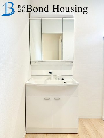 駐車スペース2台可・人気の間取り　西区大沢1丁目　全4棟　1号棟の独立洗面台