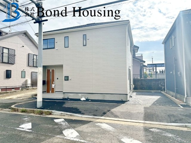 駐車スペース2台可・人気の間取り　西区大沢1丁目　全4棟　1号棟の前面道路含む現地写真