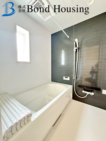 駐車スペース2台可・人気の間取り　西区大沢1丁目　全4棟　1号棟の浴室