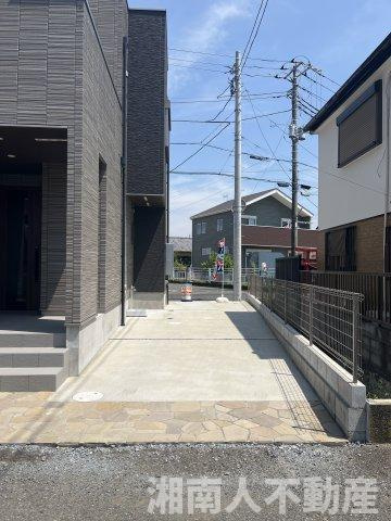 平塚市入野字向田　新築戸建の駐車場|車をお持ちの方に嬉しい駐車場付きの物件です