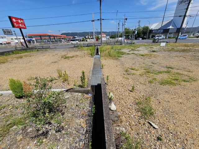 瑞浪市一色町５丁目の事業用地の外観|水路（南側）