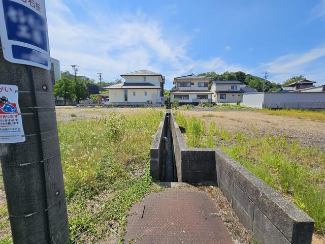 瑞浪市一色町５丁目の事業用地の外観|水路（北側）