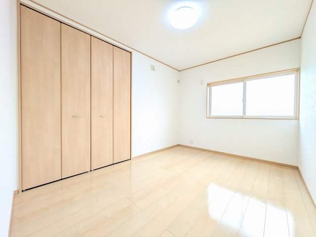 八王子市　下柚木　中古戸建ての洋室|～2階中央にある6.0帖の洋室です～