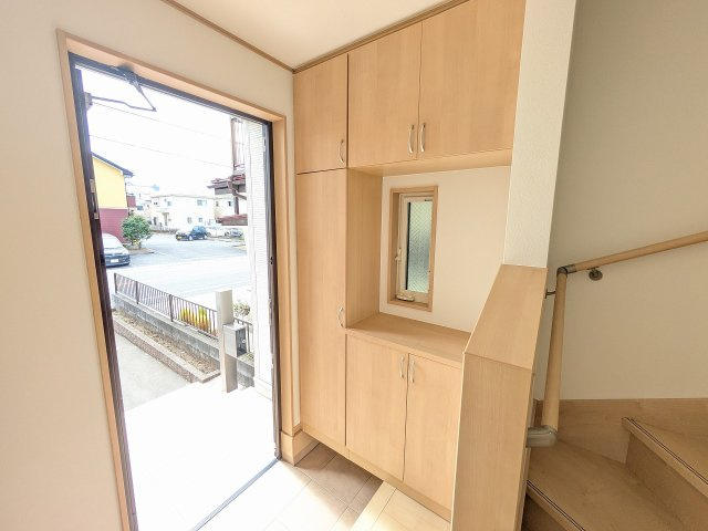 八王子市　下柚木　中古戸建ての玄関|～玄関は安心のWロックキーを採用～