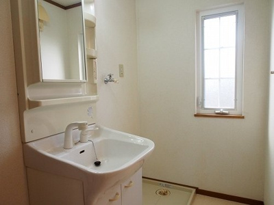 【洗面所】 | エストノーヴァ | 脱衣スペースもあります