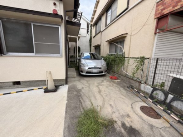 鳥飼上3丁目戸建ての駐車場