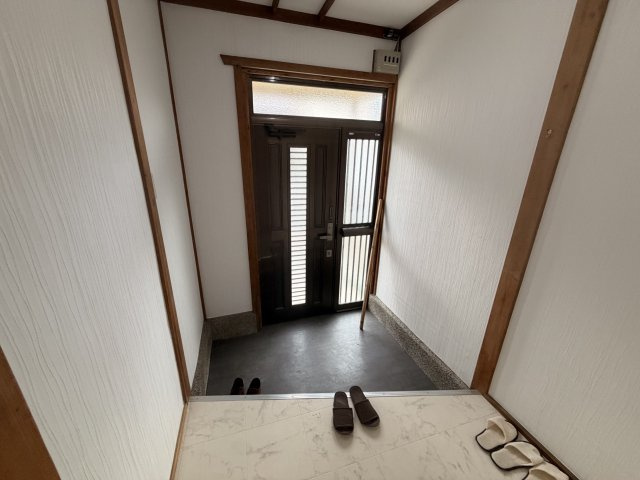 鳥飼上3丁目戸建ての玄関