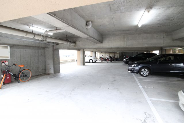 ハピネス東須磨の駐車場