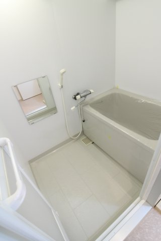 ハピネス東須磨の浴室