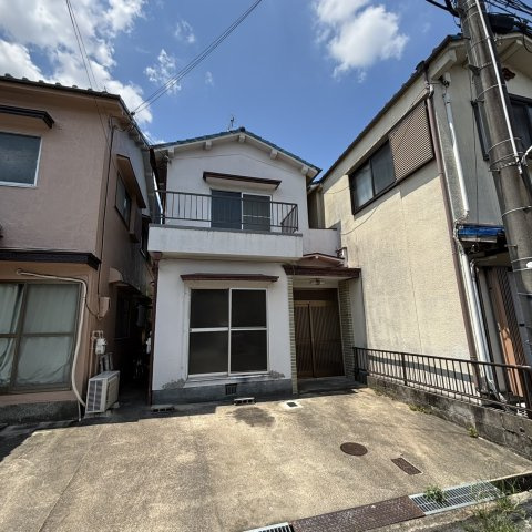 招提南町車庫2台付き貸家