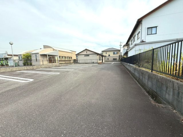 碧南三度山貸事務所の駐車場