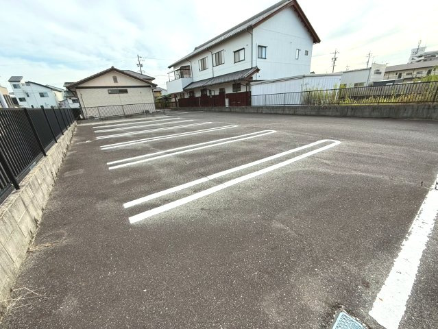碧南三度山貸事務所の駐車場