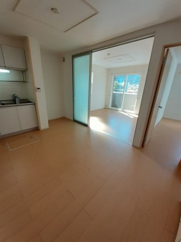 フルールＢの居間・リビング|こちらのリビングで趣味の時間をお楽しみください