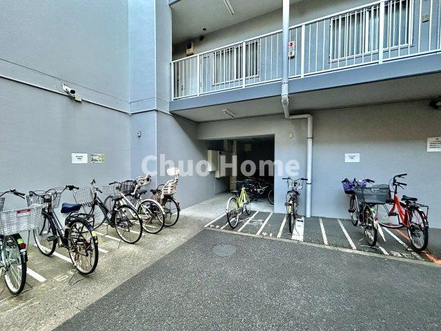 アーバンヒルズ北綾瀬第2の駐輪場|【自転車置き場】最新の空き状況や費用などの詳細は担当スタッフまでお問い合わせください。