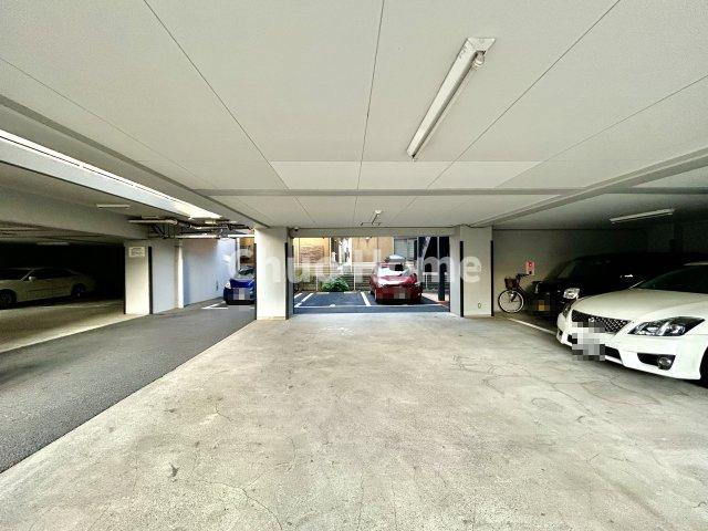 アーバンヒルズ北綾瀬第2の駐車場|【敷地内駐車場】最新の空き状況や費用などの詳細は担当スタッフまでお問い合わせください。