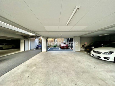 【駐車場】 | アーバンヒルズ北綾瀬第2 | 【敷地内駐車場】最新の空き状況や費用などの詳細は担当スタッフまでお問い合わせください。