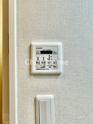 【冷暖房・空調設備】 | アーバンヒルズ北綾瀬第2 | 【浴室乾燥機】暖房・冷風・換気・乾燥が可能です。毎日を快適に過ごせるうれしい機能が揃っています。雨の日の洗濯物も安心です。