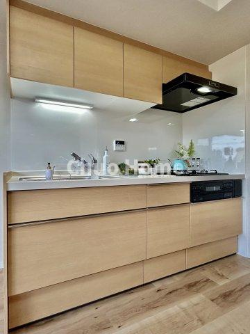 アーバンヒルズ北綾瀬第2のキッチン|ワイドで収納豊富なシステムキッチン