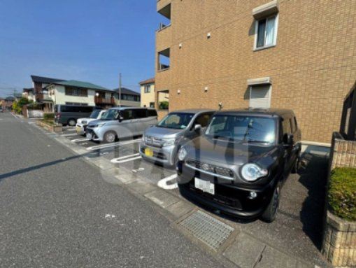 シャルムの駐車場
