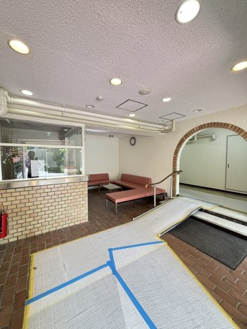 萬利ハイツ熊内のロビー