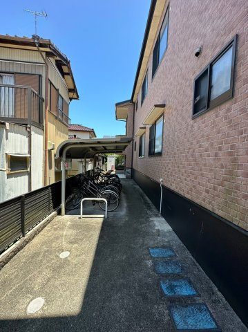 リーベン・ガナールの駐車場