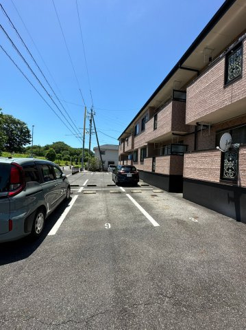 リーベン・ガナールの駐車場