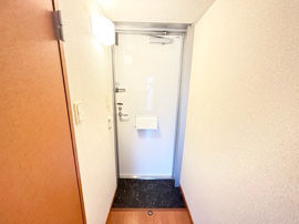 明るい玄関です