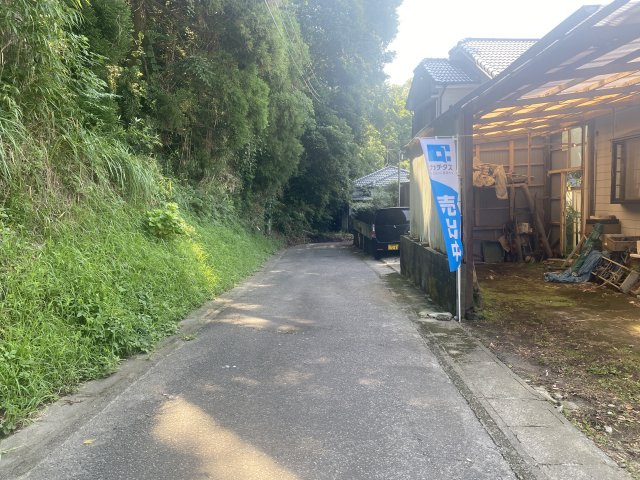 吉野町　中古戸建ての前面道路含む現地写真|前面棟なしです。