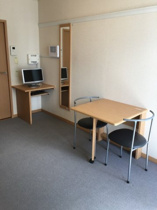 テーブルは折りたためます。